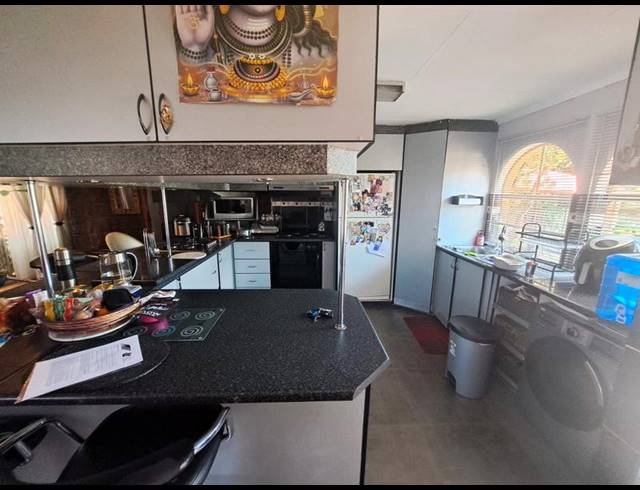 4 BEDROOM HOUSE FOR SALE IN HEUWELOORD